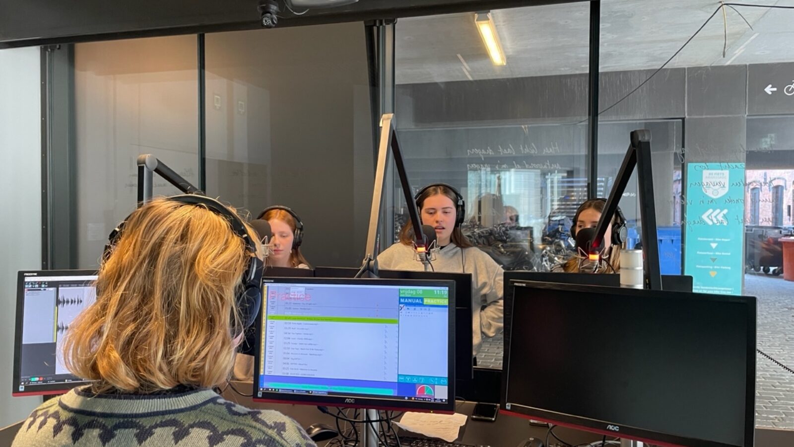 picture of Op zoek naar poëzie in songs - on air op 22 & 29 maart